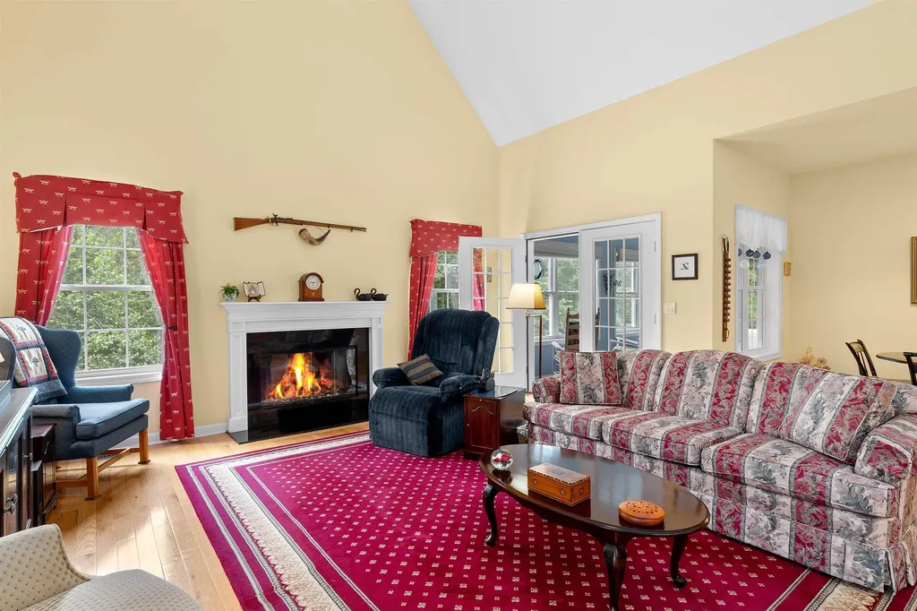 24 Gladiola Way Dover NH 03820