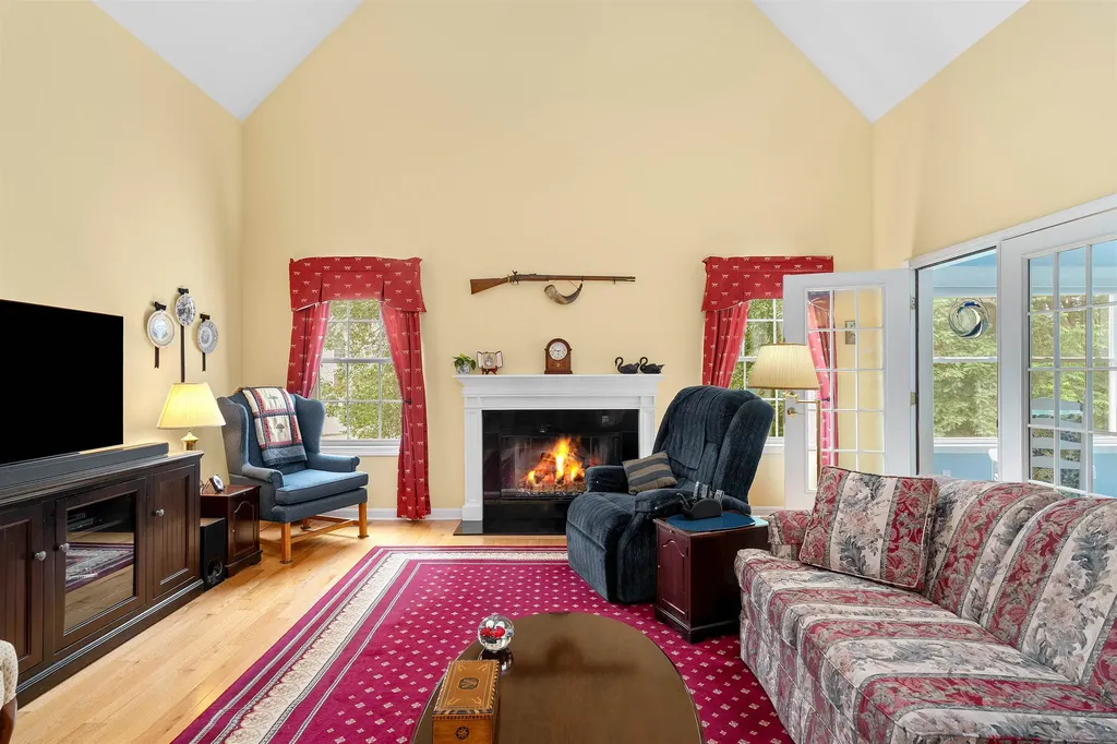 24 Gladiola Way Dover NH 03820