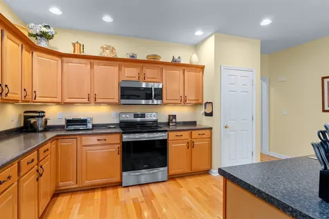 24 Gladiola Way Dover NH 03820