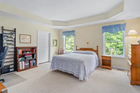 24 Gladiola Way Dover NH 03820