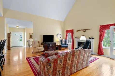 24 Gladiola Way Dover NH 03820