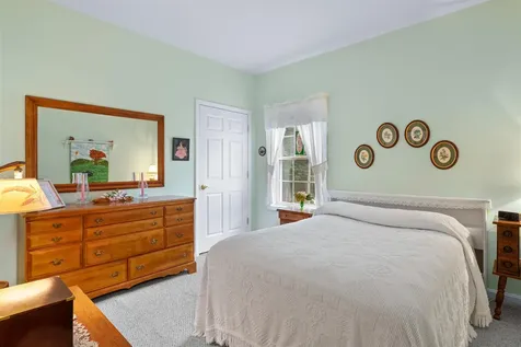 24 Gladiola Way Dover NH 03820