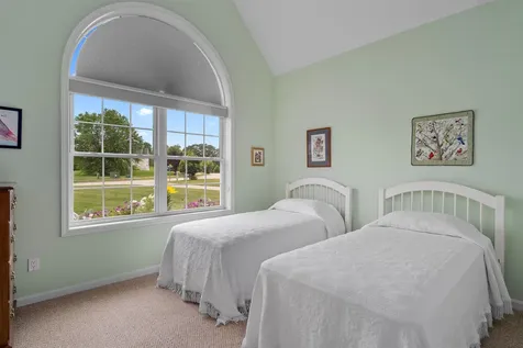 24 Gladiola Way Dover NH 03820