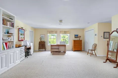 24 Gladiola Way Dover NH 03820