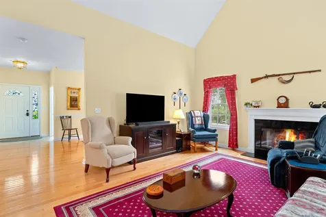 24 Gladiola Way Dover NH 03820