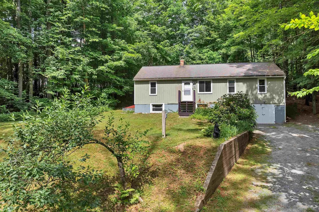 10 Sunrise Place Hillsborough NH 03244