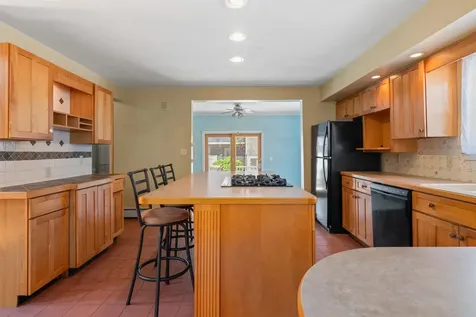 5 Ina Avenue Hampton NH 03842