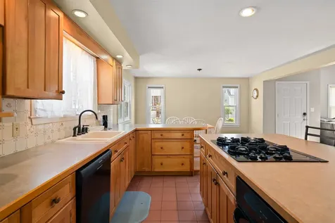 5 Ina Avenue Hampton NH 03842