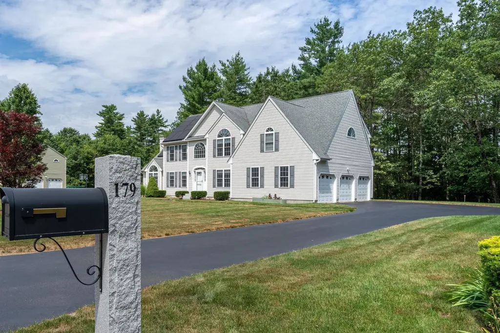 179 Windsor Drive Auburn NH 03032