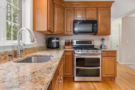179 Windsor Drive Auburn NH 03032