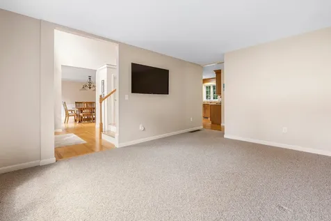 179 Windsor Drive Auburn NH 03032