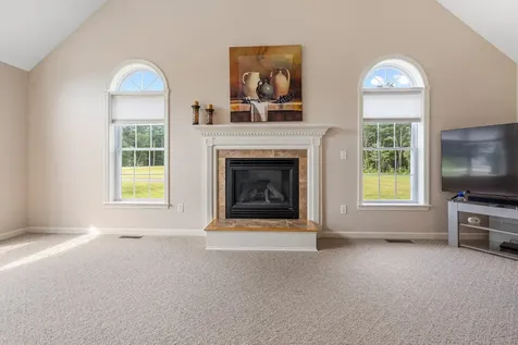 179 Windsor Drive Auburn NH 03032