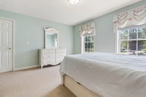 179 Windsor Drive Auburn NH 03032
