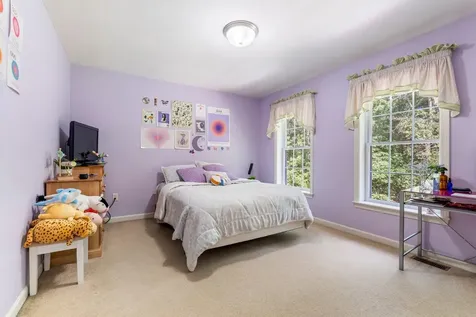 179 Windsor Drive Auburn NH 03032