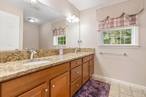 179 Windsor Drive Auburn NH 03032