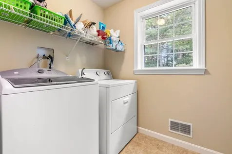 179 Windsor Drive Auburn NH 03032