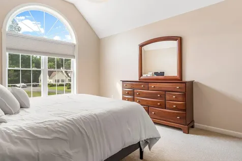 179 Windsor Drive Auburn NH 03032