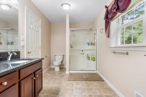 179 Windsor Drive Auburn NH 03032