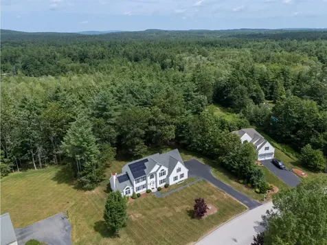 179 Windsor Drive Auburn NH 03032