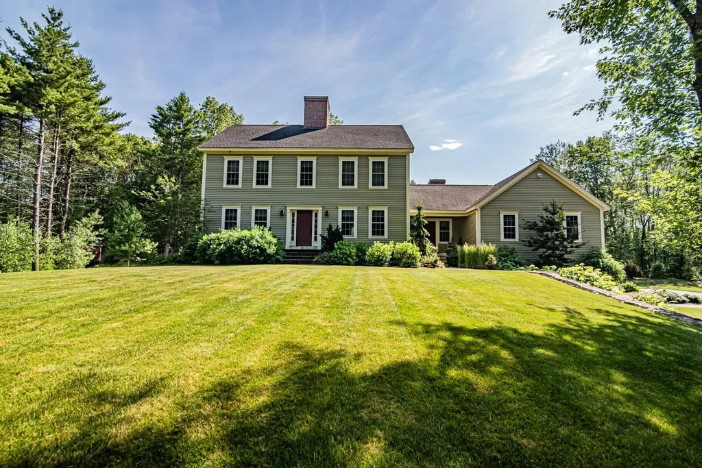 4 Currier Street South Hampton NH 03827
