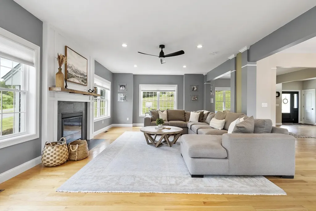 57 London Bridge Road Windham NH 03087