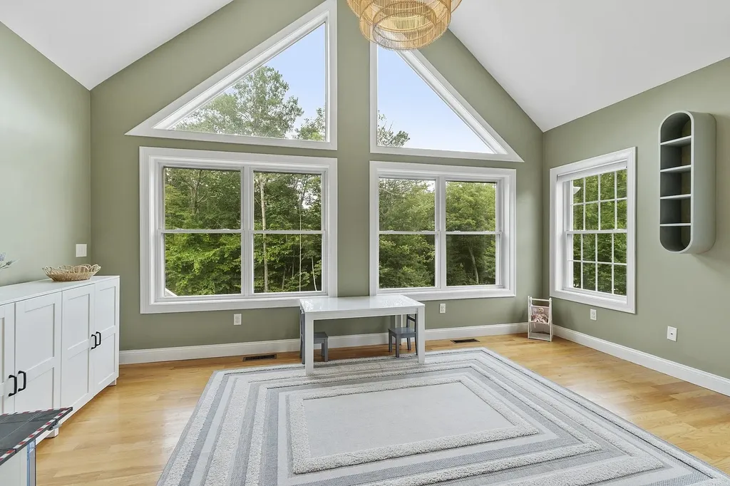 57 London Bridge Road Windham NH 03087