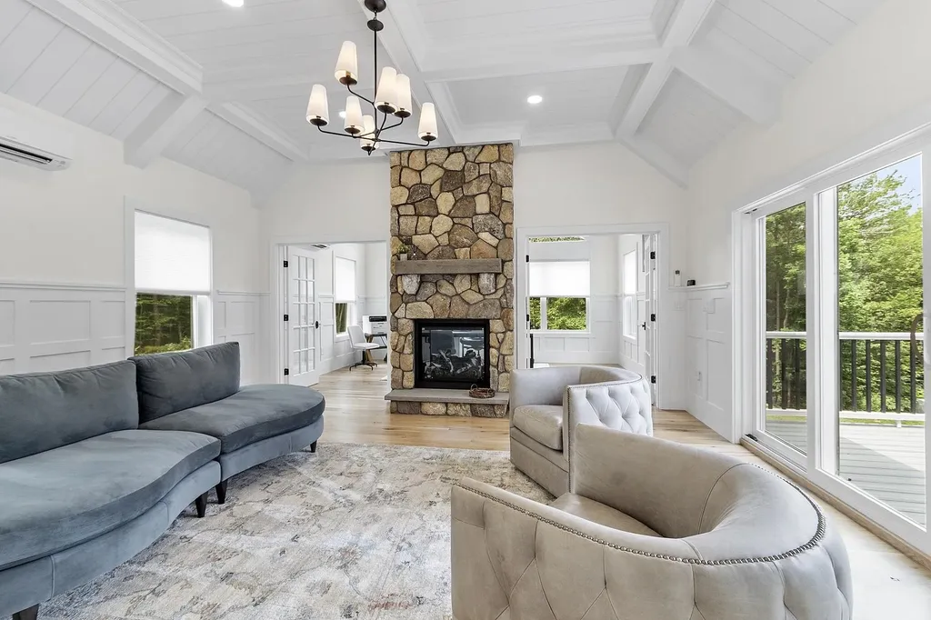 57 London Bridge Road Windham NH 03087