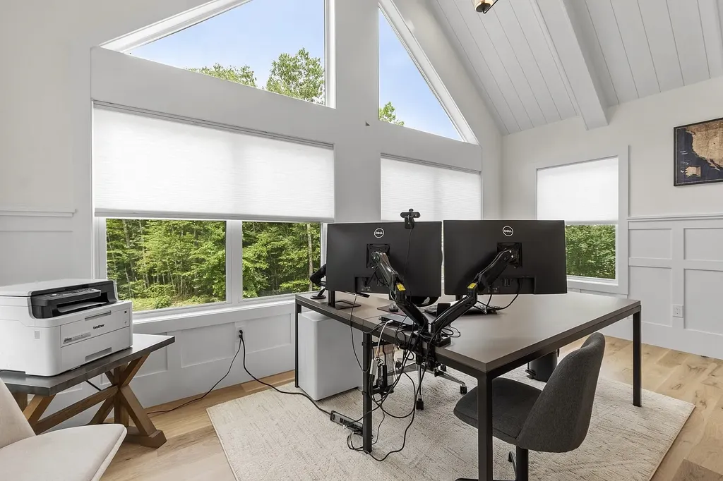 57 London Bridge Road Windham NH 03087