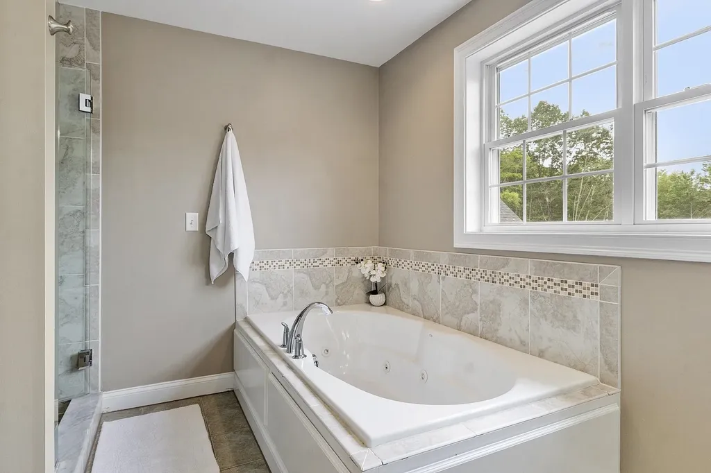 57 London Bridge Road Windham NH 03087