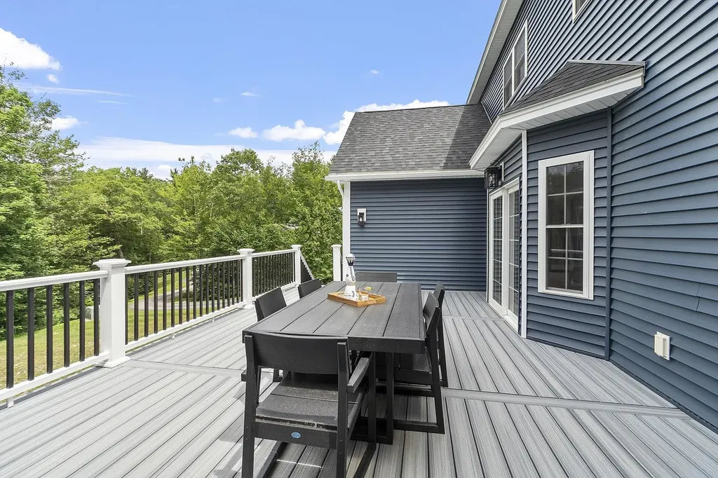 57 London Bridge Road Windham NH 03087