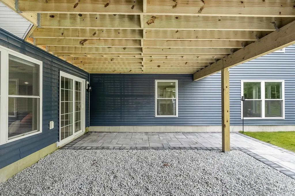 57 London Bridge Road Windham NH 03087