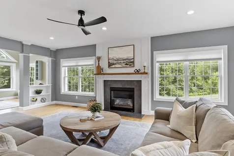 57 London Bridge Road Windham NH 03087