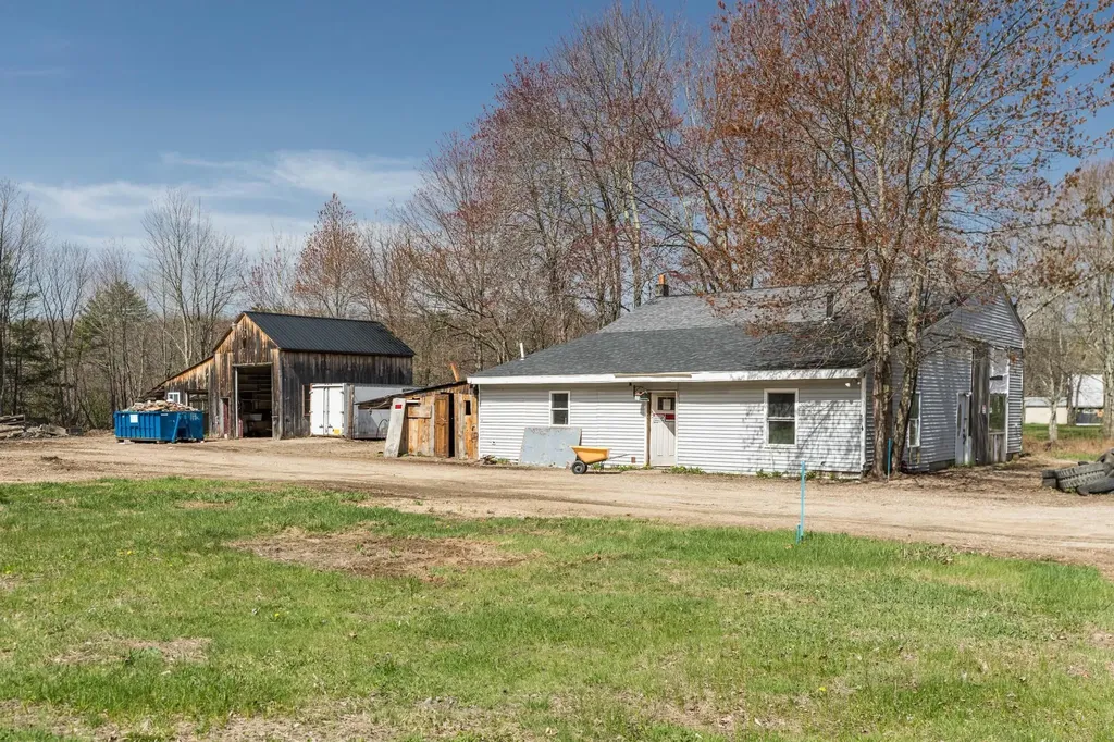 375-383 Greenhill Road Barrington NH 03825