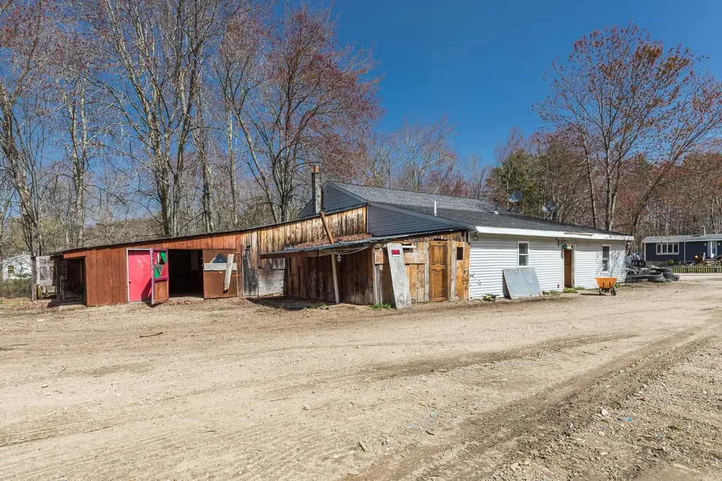375-383 Greenhill Road Barrington NH 03825