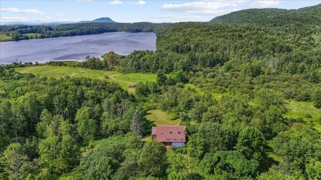 320 Lost Nation Road Essex VT 05452