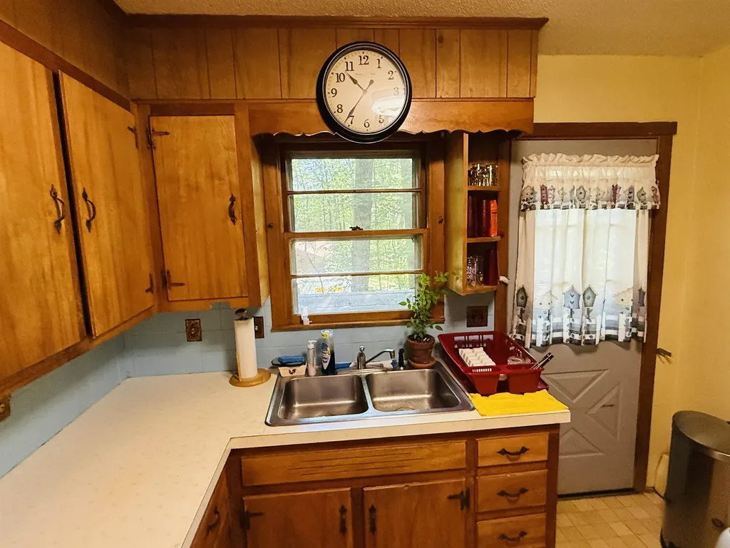 77 Griswold Drive Rockingham VT 05101