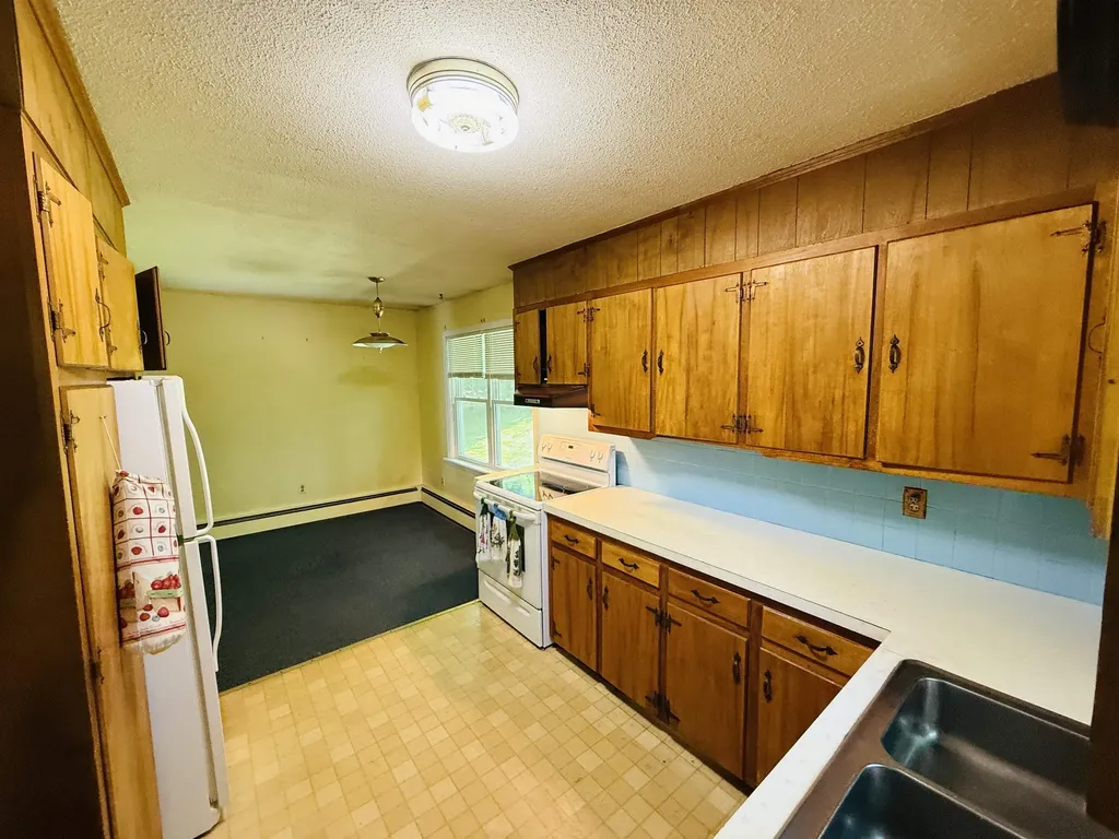 77 Griswold Drive Rockingham VT 05101