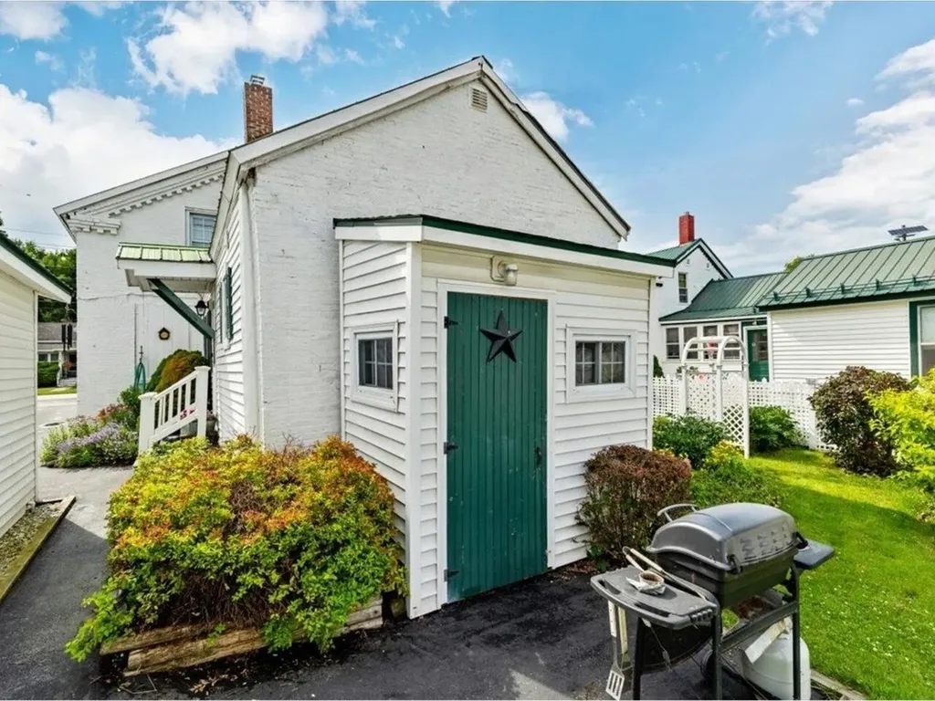 23 North Elm Street St. Albans City VT 05478