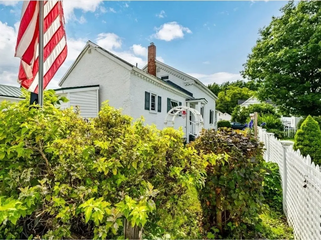 23 North Elm Street St. Albans City VT 05478