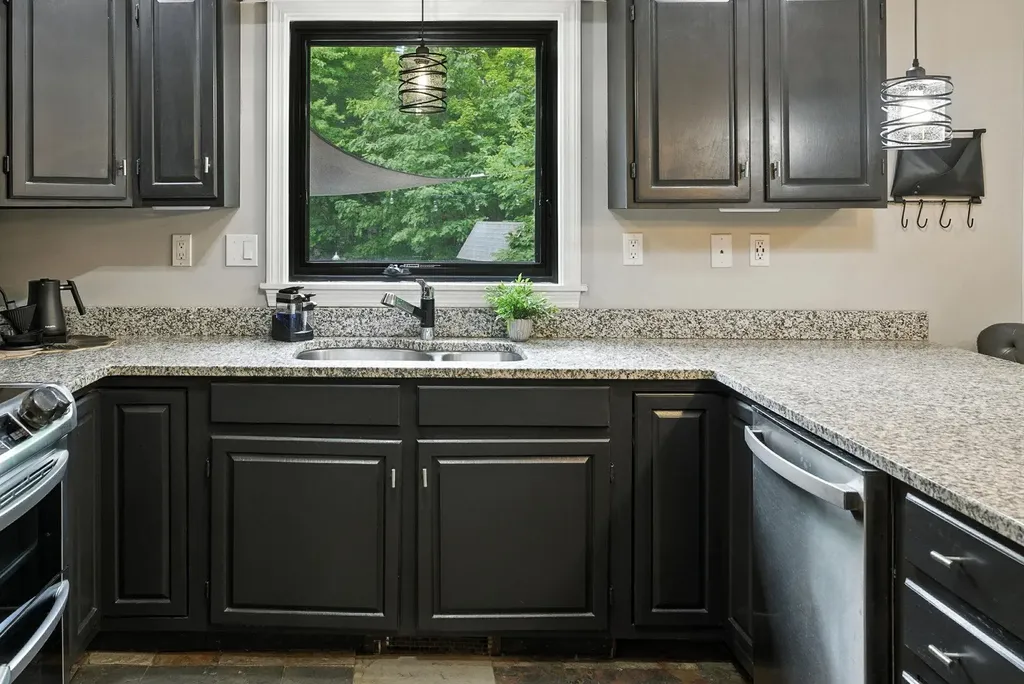 11 Cedar Drive New Boston NH 03070