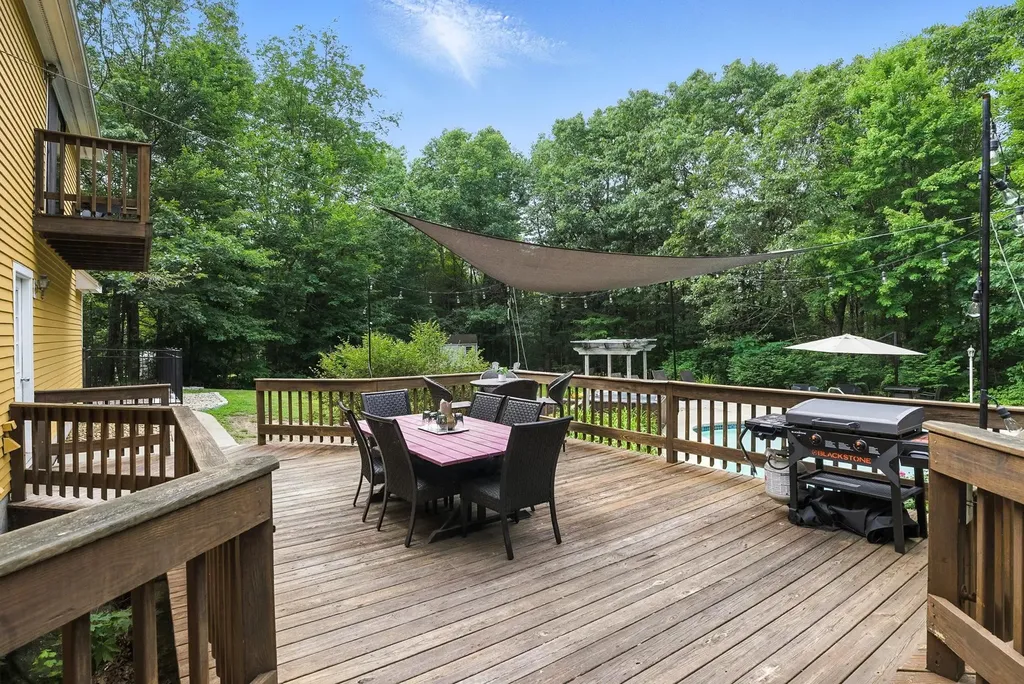 11 Cedar Drive New Boston NH 03070