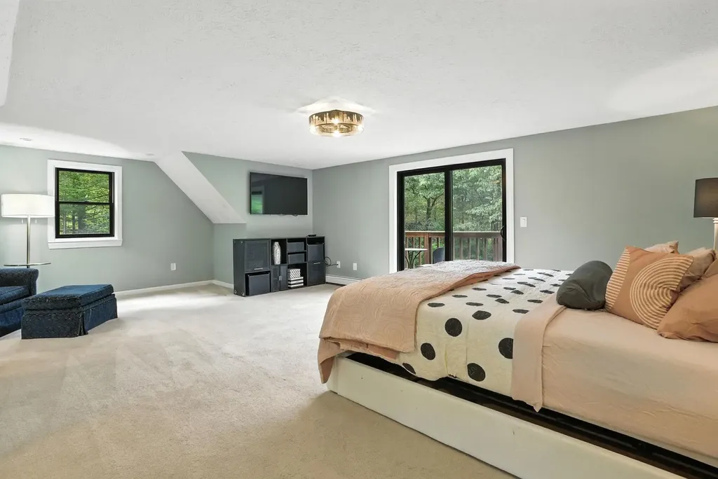 11 Cedar Drive New Boston NH 03070