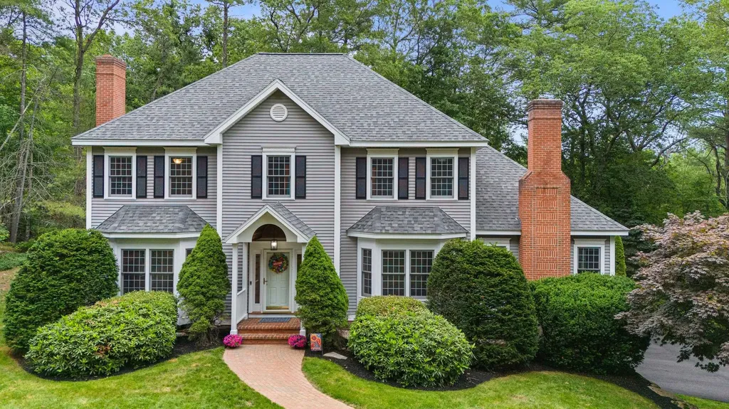 9 Hyde Park Circle Londonderry NH 03053
