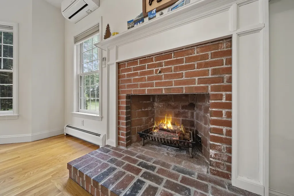 9 Hyde Park Circle Londonderry NH 03053