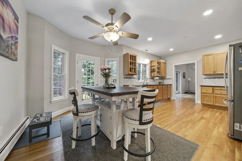 9 Hyde Park Circle Londonderry NH 03053