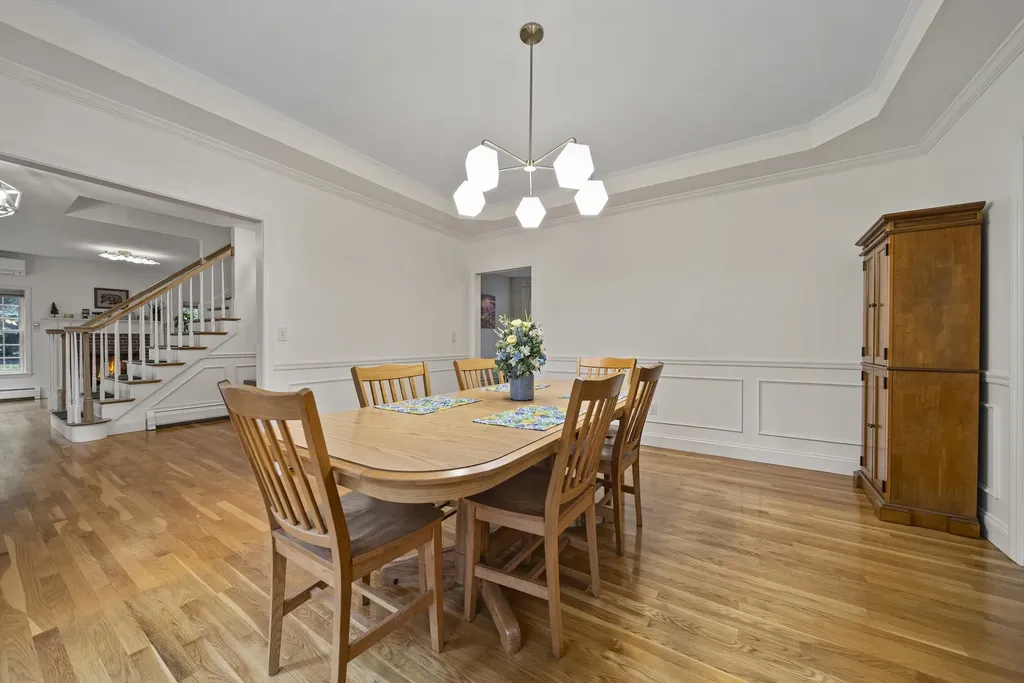 9 Hyde Park Circle Londonderry NH 03053