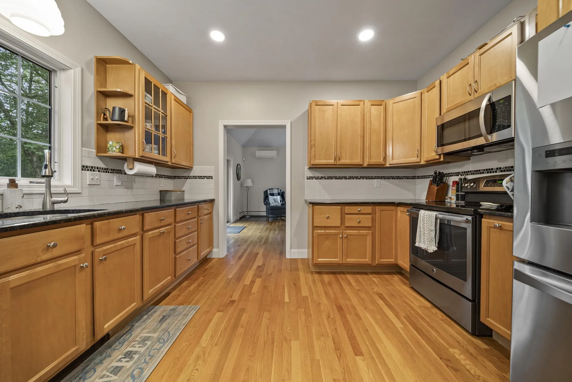 9 Hyde Park Circle Londonderry NH 03053