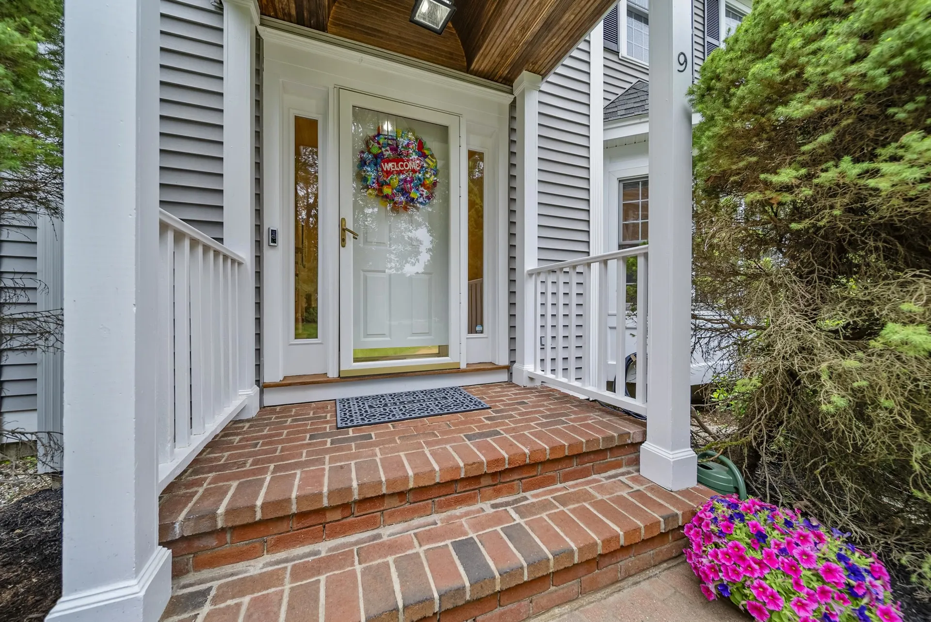 9 Hyde Park Circle Londonderry NH 03053