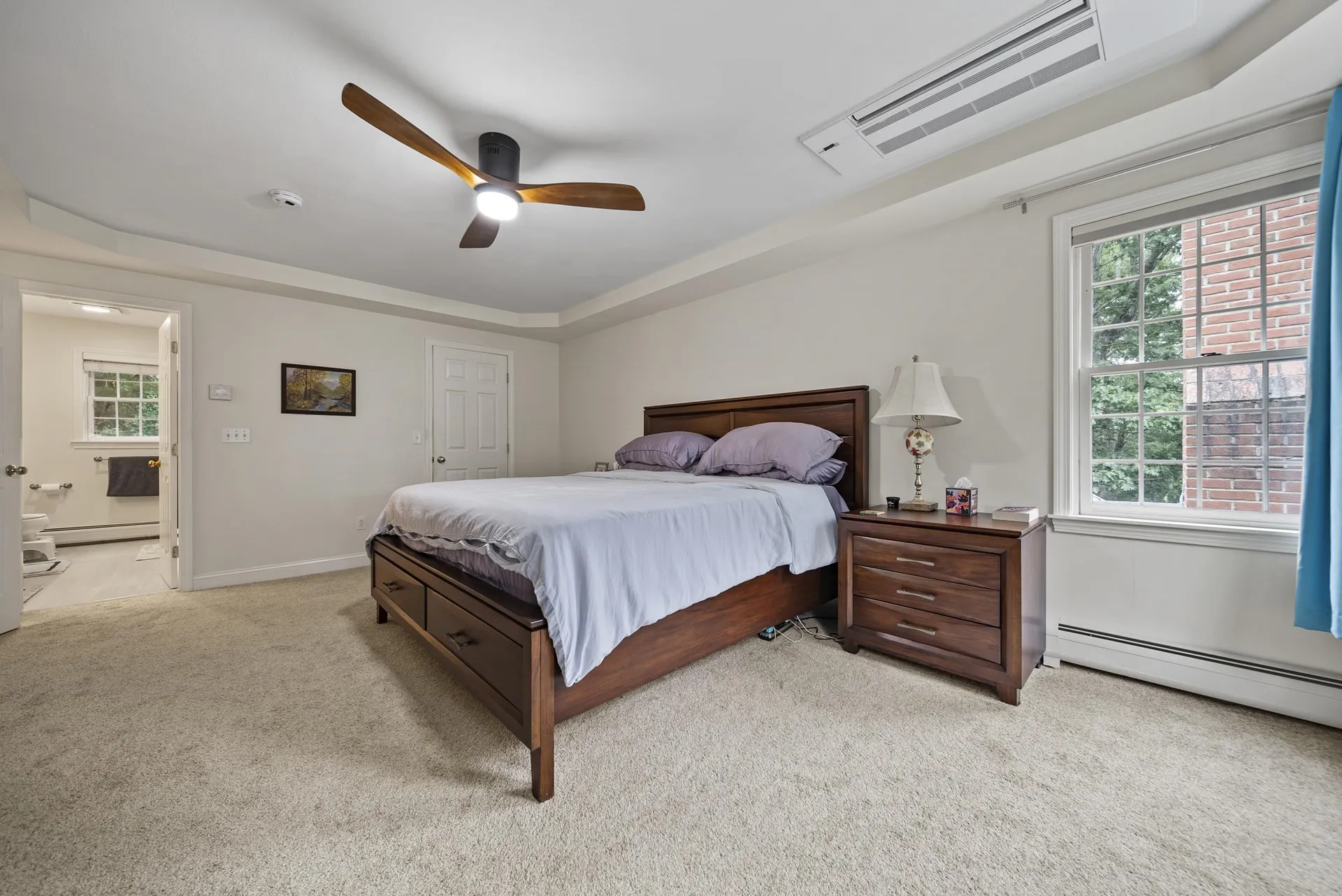 9 Hyde Park Circle Londonderry NH 03053