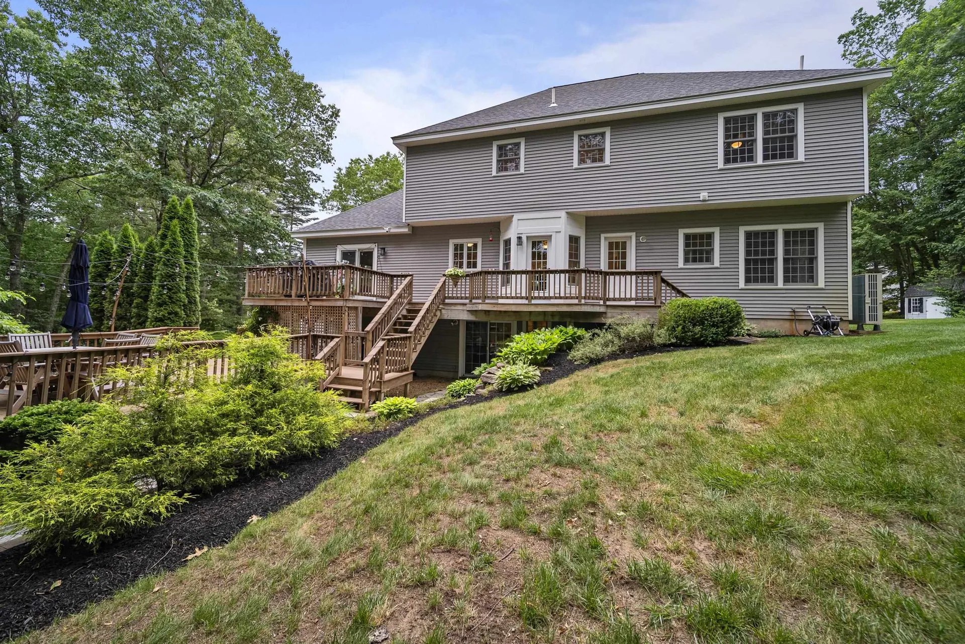 9 Hyde Park Circle Londonderry NH 03053